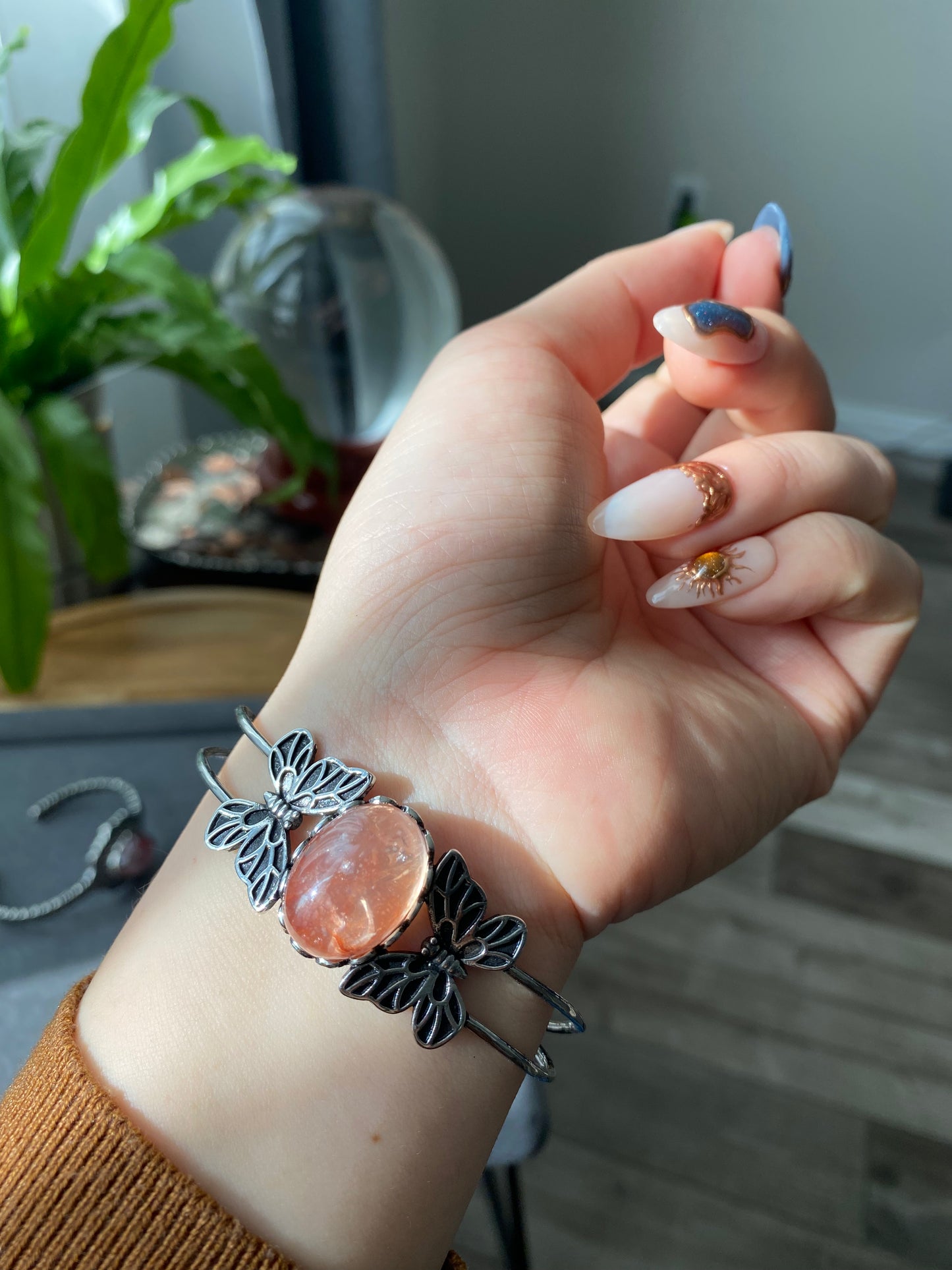 Natural Red Hematoid Quartz,Fire Quartz Lepidocrocite Quartz,Oval Shape Butterfly Bangle,Mid-century Style,Victorian