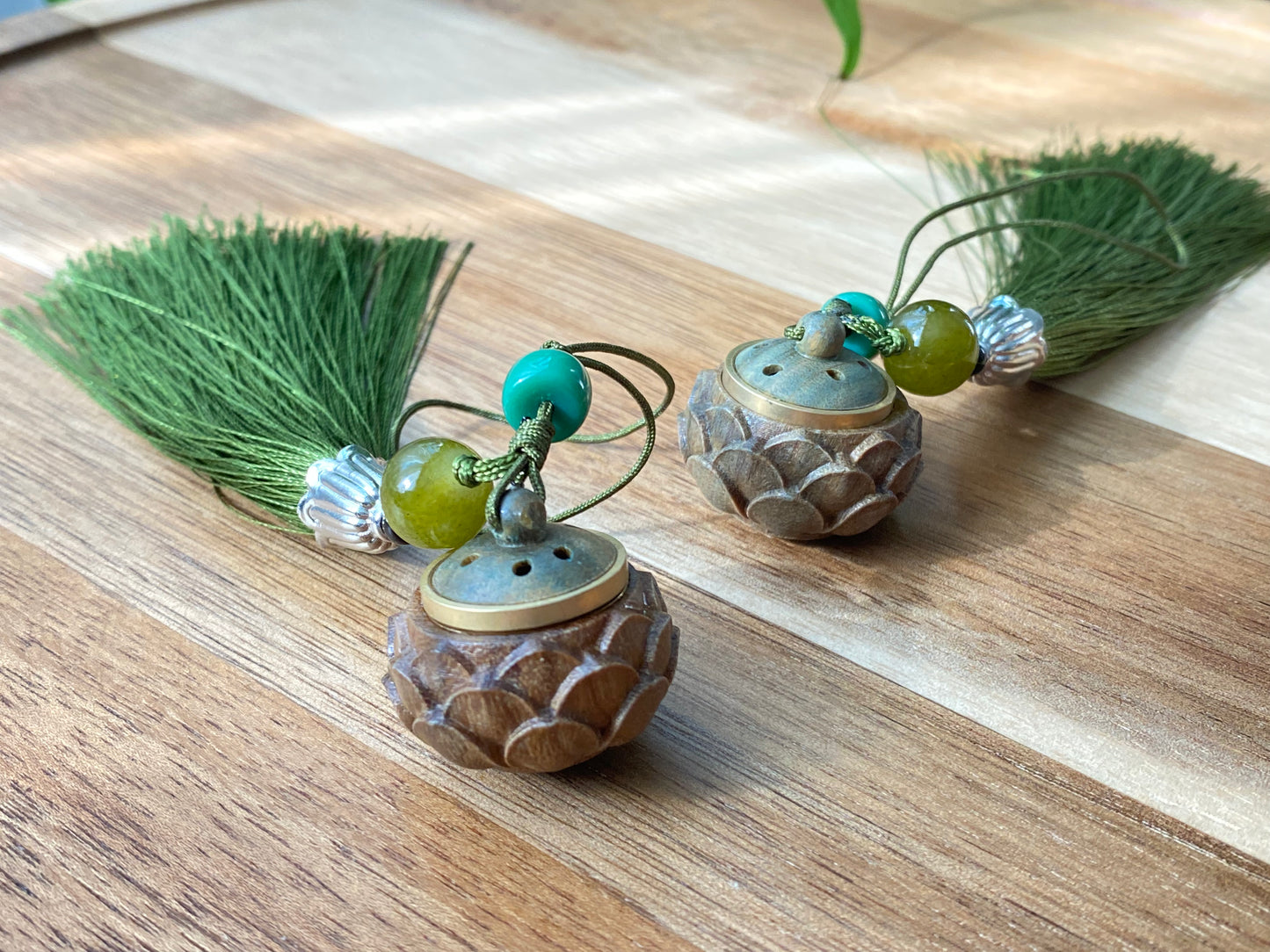 Hand Carving Natural wood Hollow see though Fragrance Balm Extensioner Hanger Diffuser