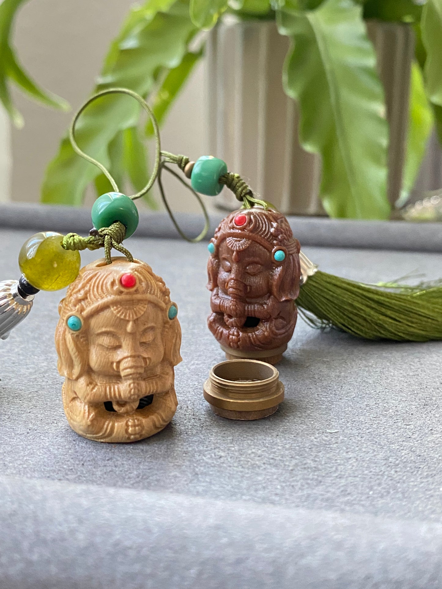 Hand Carving Natural wood Hollow see though Fragrance Balm Extensioner Hanger Diffuser