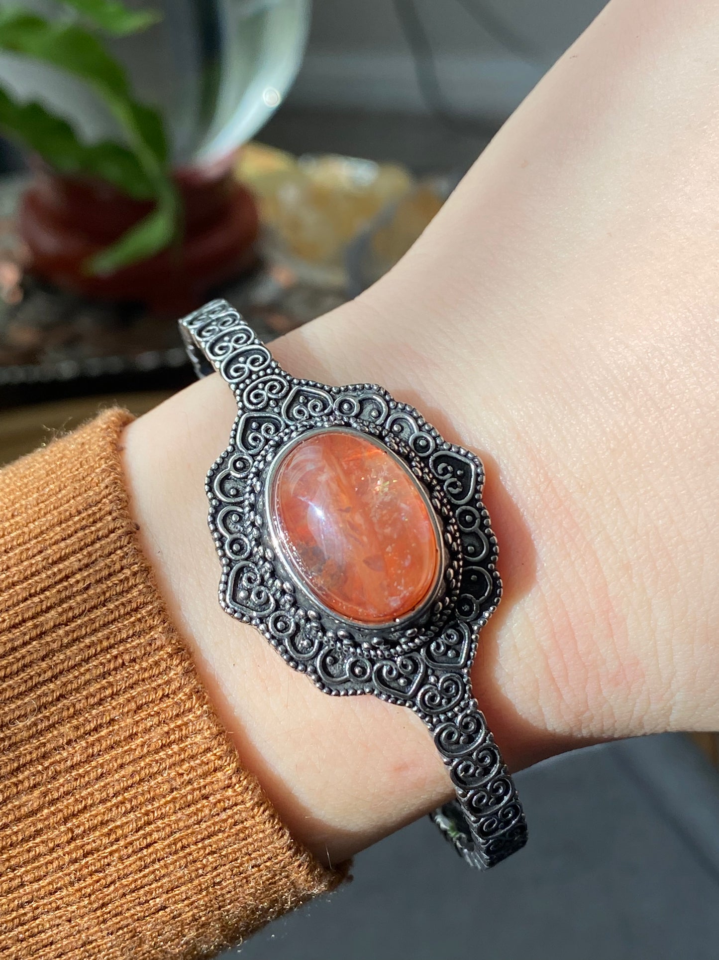 Natural Red Hematoid Quartz,Fire Quartz Lepidocrocite Quartz,Oval Shape Butterfly Bangle,Mid-century Style,Victorian